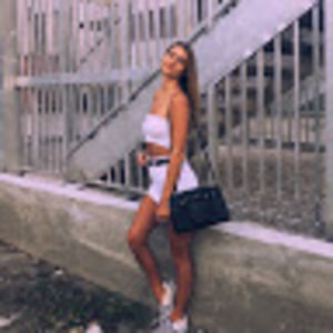 Meet your Posher, Caitlin